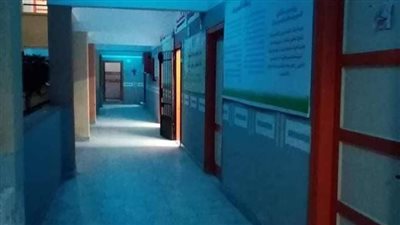 تعليمية نجع حمادي تضيء مبنى ديوان الإدارة والمدارس باللون الأزرق 