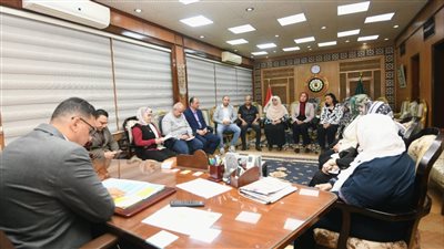 محافظ الدقهلية يجري مقابلات مع الأطباء  المجتازين لإختبارات البرنامج التدريبي