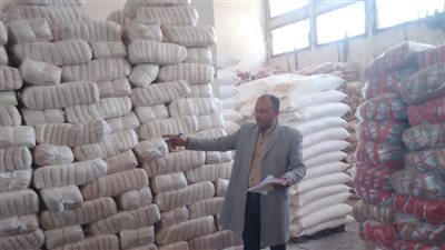  ضبط 3 طن دقيق وأرز غير صالحين للاستخدام بالبحيرة