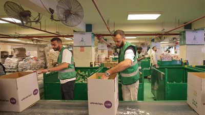 بنك الطعام وبيراميدز يُعبئان كراتين رمضان لدعم الأسر الأكثر احتياجًا (صور)