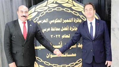 محافظ أسوان يستعرض المقومات الاستثمارية والسياحية بالمحافظة