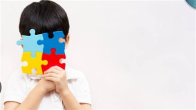 علامات تكشفلك إصابة طفلك بالتوحد