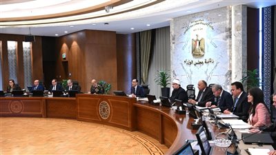 رئيس الوزراء يًشدد على ضرورة تشجيع المُنتج المحلي ومنحه أفضلية في أي مناقصات