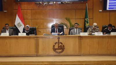 محافظ القليوبية يناقش المشروعات الجاري تنفيذها بكافة القطاعات