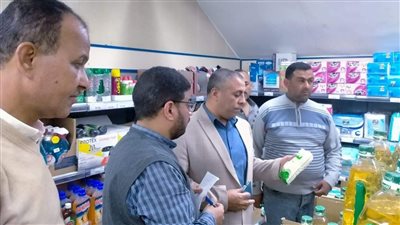 رئيس مركز أبشواي بالفيوم يترأس حملة للرقابة على الأسواق 