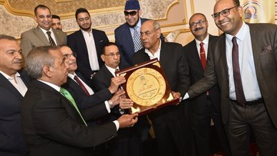 رابطة أبناء قنا والأقصر تكرم رموزها شيخ الأزهر والابنودى وفهمي عمر وأحمد بدير