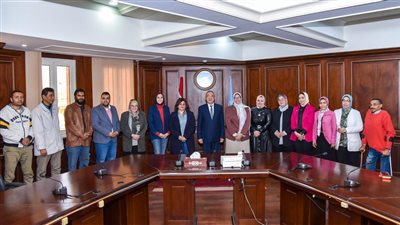محافظ الإسكندرية يكرم عددًا من العاملين المتميزين بالمراكز التكنولوجية على مستوى الأحياء