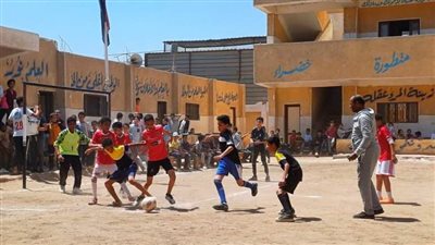 مدير عام التعليم يشهد نهائي دورى كرة القدم بمدرسة ابوتشت الإبتدائية المشتركة