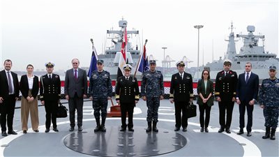 قائد القوات البحرية يلتقى قائد العملية البحرية الأوروبية بالبحر الأحمر (أسبيدس)