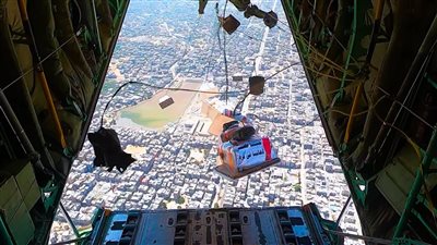 مصر تواصل أعمال الإسقاط الجوي اليومي للمساعدات الإنسانية والإغاثية على شمال غزة