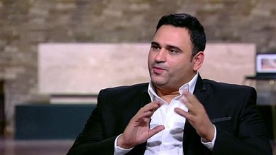 أكرم حسني يكشف تفاصيل تجسيده شخصية غارفيلد 