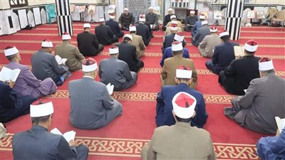 أوقاف الفيوم تعقد مجلس قراءة سورة الكهف للعلماء والأئمة
