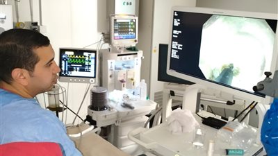 طب الأزهر ينجح في إجراء عملية نادرة لمريض يعاني من صعوبة البلع