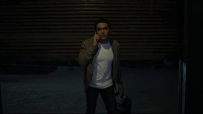 آسر ياسين يتعرض للنصب في مسلسل بدون سابق إنذار الحلقة 11