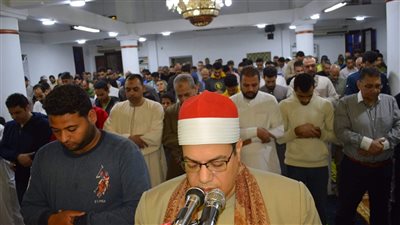 المصلون يؤدون صلاة التراويح في الليلة السابعة والعشرين بمساجد الفيوم 