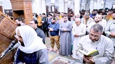 الالاف يؤدون صلاة العشاء والتراويح خلف الشيخ رمضان عمار فى جامع ناصر بالفيوم 