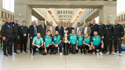 رئيس شركة إنبي يُكرم رجال تنس الطاولة بعد التتويج بالبطولة العربية للمرة الثانية على التوالي