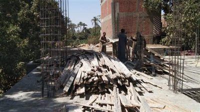 إزالة حالتي بناء مخالف بقرية المصالحة بقنا 