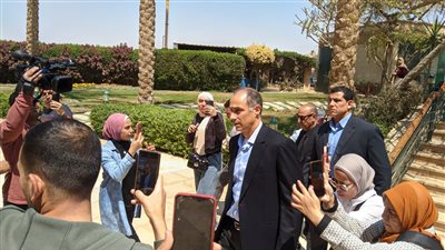 جمال مبارك يشارك في جنازة الدكتور أحمد فتحي سرور