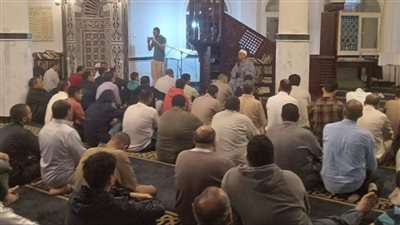أئمة أوقاف الفيوم يؤدون ليلة السابع والعشرين مع المعتكفين