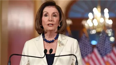 بيلوسي تطالب الرئيس الأميركي بوقف نقل الأسلحة لإسرائيل