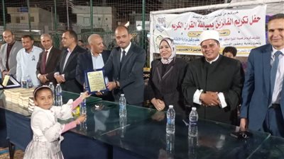 خضر وكجك يكرمان حفظة القرآن الكريم بمركز شباب الشوكة بدمنهور