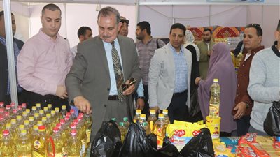 محافظ كفرالشيخ يتفقد معرض 
