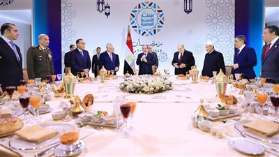 عبد السند يمامة على مائدة الرئيس فى حفل إفطار الأسرة المصرية