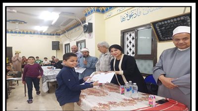 النائبة رشا أبو شقرة توزع جوائز الفائزين من مسابقة حفظة القرآن الكريم