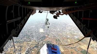 مصر تواصل أعمال الإسقاط الجوى اليومى للمساعدات الإنسانية والإغاثية على شمال قطاع غزة