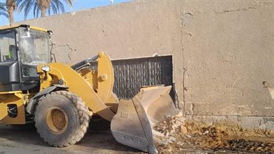 حملة مكبرة لرفع الإشغالات والمخلفات من شوارع دشنا بقنا 