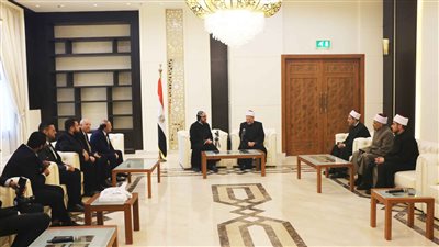 مفتي الجمهورية يستقبل كاهن الكنيسة السريانية الأرثوذكسية للتهنئة بعيد الفطر