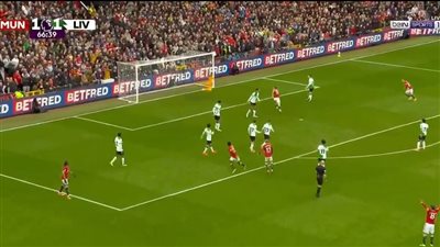 مانشستر يونايتد يتقدم بهدف رائع في شباك ليفربول (فيديو)