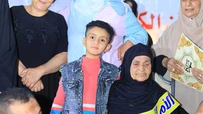 قبطي بالأقصر يهدي سيدة مسلمة رحلة عمرة وأخرى قبطية رحلة للقدس 