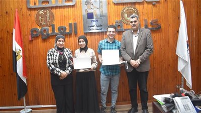 تكريم الطالب المثالي كريم الخولي والطالبة المثالية ألاء عثمان بعلوم طنطا