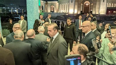 بالصور.. المستشار محمود فوزي يشارك في عزاء أحمد فتحي سرور