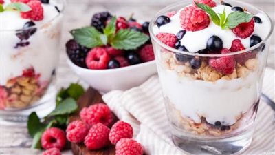 لخسارة الوزن.. حضري الشوفان بالزبادي والفواكة الصحية