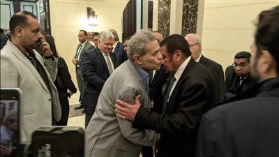 شاهد.. توفيق عكاشه يظهر في عزاء أحمد فتحي سرور