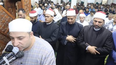 الشيخ طه النعماني يؤم المصلين في صلاة التراويح بمسجد ناصر بالفيوم 