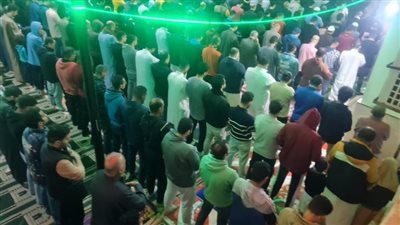 بالدموع والدعاء يودع المصلون رمضان بمساجد الإسماعيلية