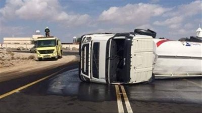 انقلاب سيارة نقل بمقطورة على طريق الإسماعيلية بورسعيد