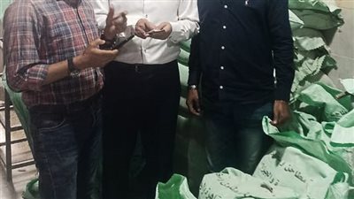 ضبط 270 طن مواد خام أسمدة زراعية مجهولة المصدر بالبحيرة