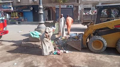 حملة موسعة لرفع المخلفات بشوارع مدينة دشنا بقنا 
