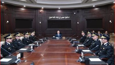  وزير الداخلية يُشدد على تكثيف التواجد الأمني في الأماكن العامة ودور العبادة 