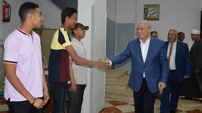 محافظ الأقصر يزور دور رعاية الأيتام لتهنئتهم بعيد الفطر 