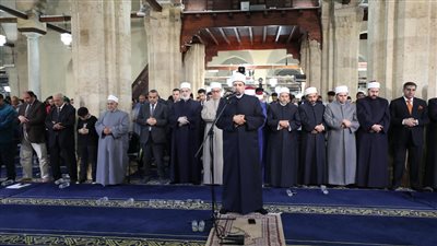في أخر تراويح من شهر رمضان.. آلاف المصلين يملؤون رحاب الجامع الأزهر