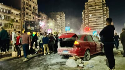 اشتعال النيران فى سيارة بميدان المسلة بالفيوم 