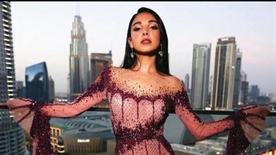 سلمى أبو ضيف تستعرض جمالها بميني جيب ومكياج جذاب (صور)