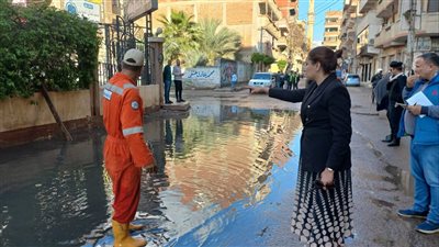 نائب محافظ البحيرة تتابع عمليات كسح مياه الأمطار من الشوارع 