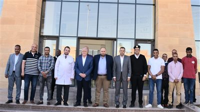 محافظ الأقصر يحتفل بعيد الفطر مع محاربي السرطان من الأطفال 